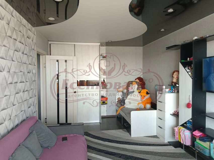 Продажа 1-комнатной квартиры, Курган, 5 микрорайон,  16к4