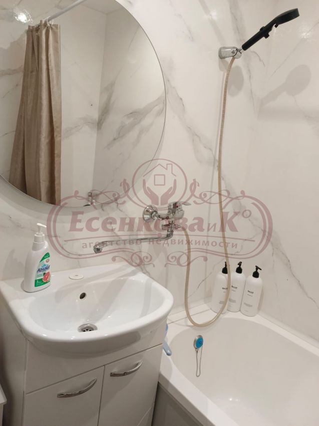 Продажа 1-комнатной квартиры, Курган, 5 микрорайон,  16к4