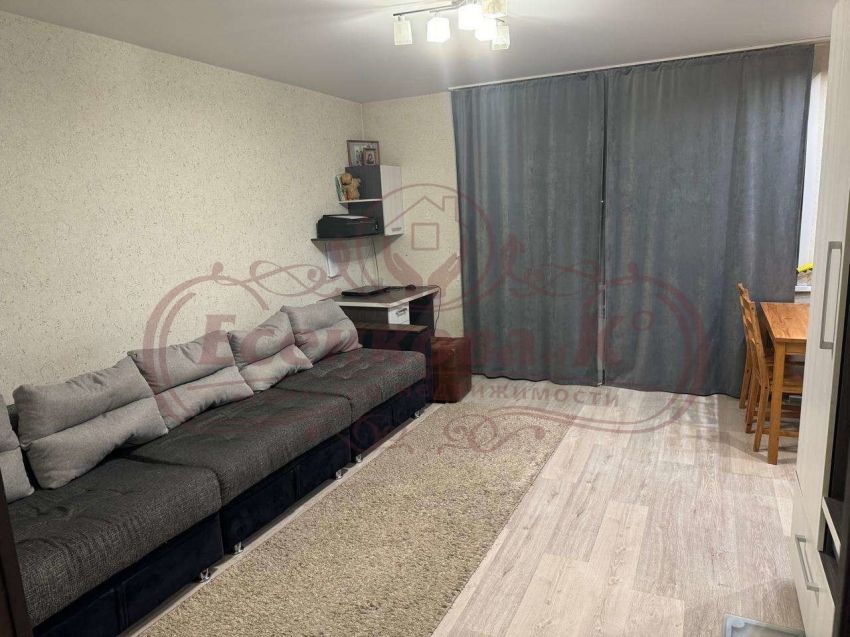 Продажа 3-комнатной квартиры, Курган, Карбышева улица,  2