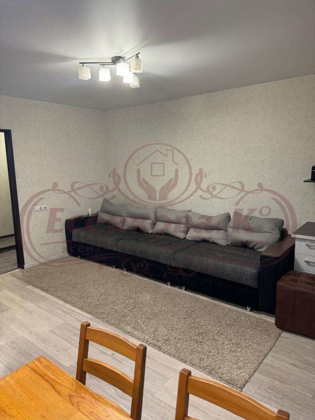 Продажа 3-комнатной квартиры, Курган, Карбышева улица,  2