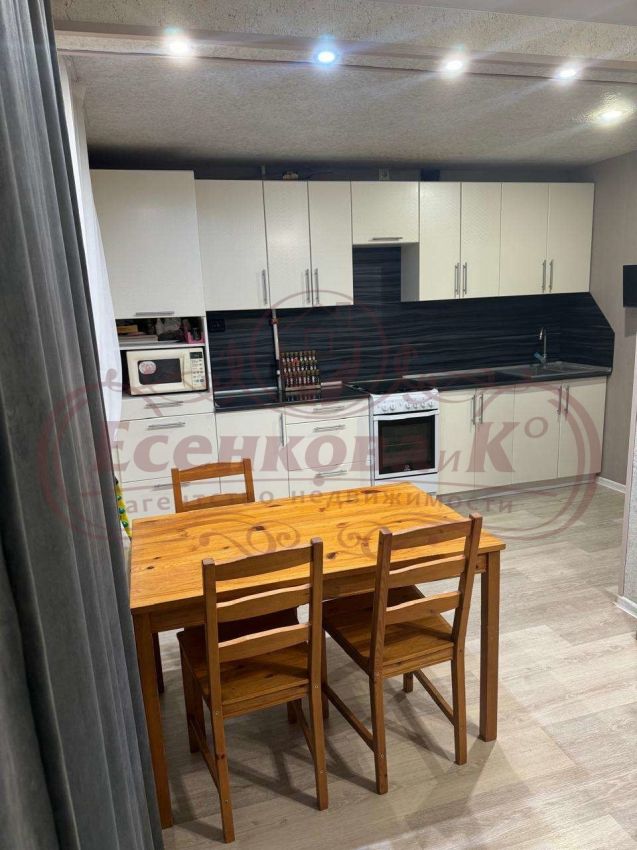 Продажа 3-комнатной квартиры, Курган, Карбышева улица,  2