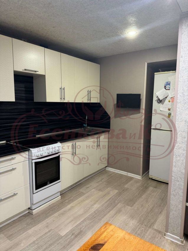 Продажа 3-комнатной квартиры, Курган, Карбышева улица,  2