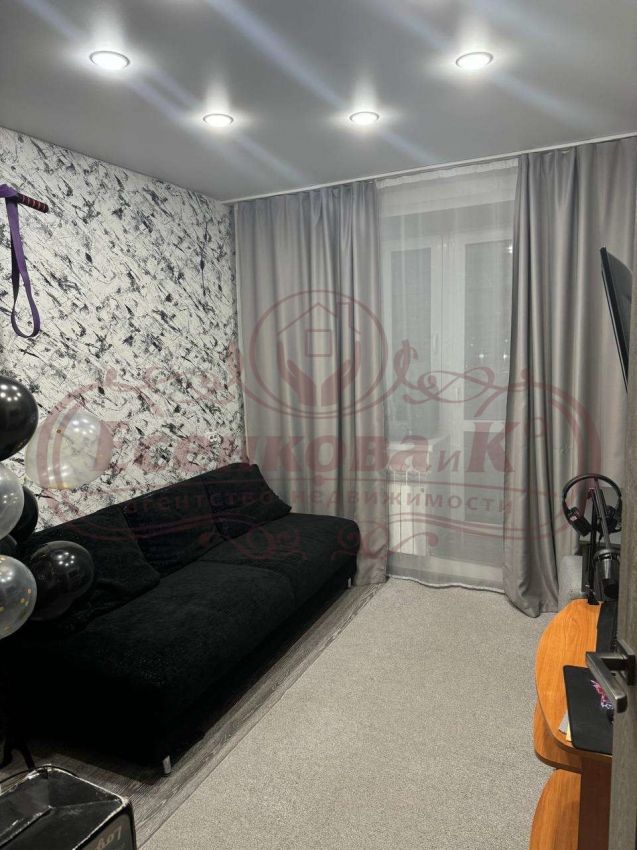 Продажа 3-комнатной квартиры, Курган, Карбышева улица,  2