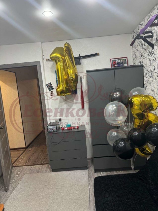 Продажа 3-комнатной квартиры, Курган, Карбышева улица,  2