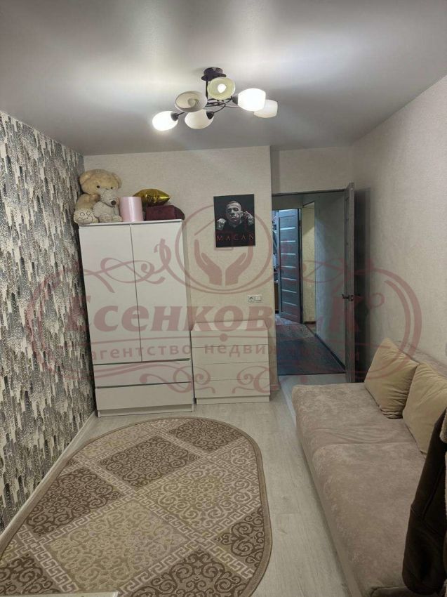 Продажа 3-комнатной квартиры, Курган, Карбышева улица,  2