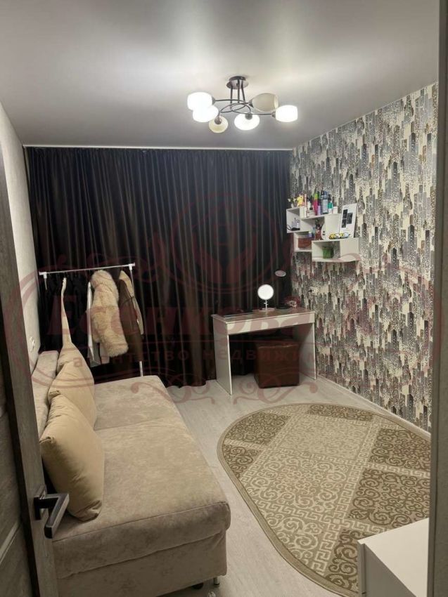 Продажа 3-комнатной квартиры, Курган, Карбышева улица,  2