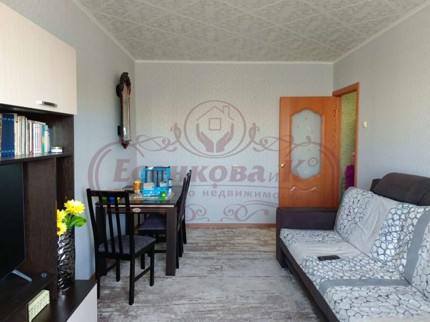 Продажа 3-комнатной квартиры, Курган, 6 микрорайон,  4