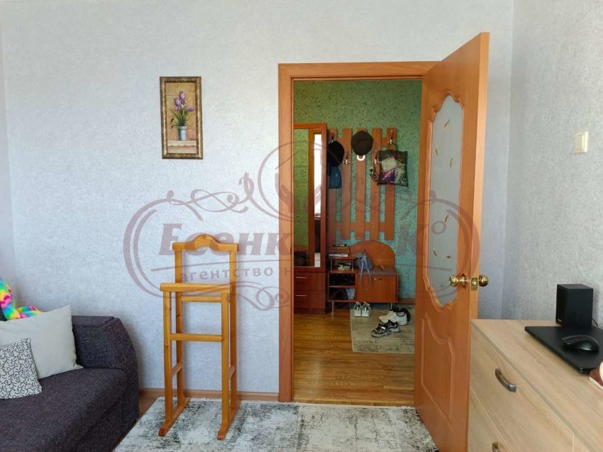 Продажа 3-комнатной квартиры, Курган, 6 микрорайон,  4