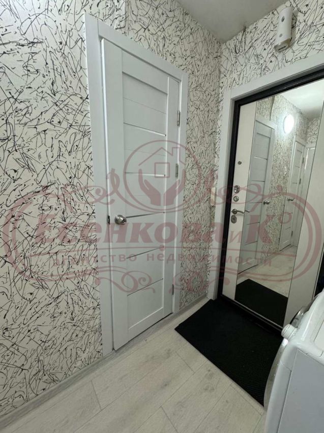 Продажа 1-комнатной квартиры, Курган, 5 микрорайон,  18к1