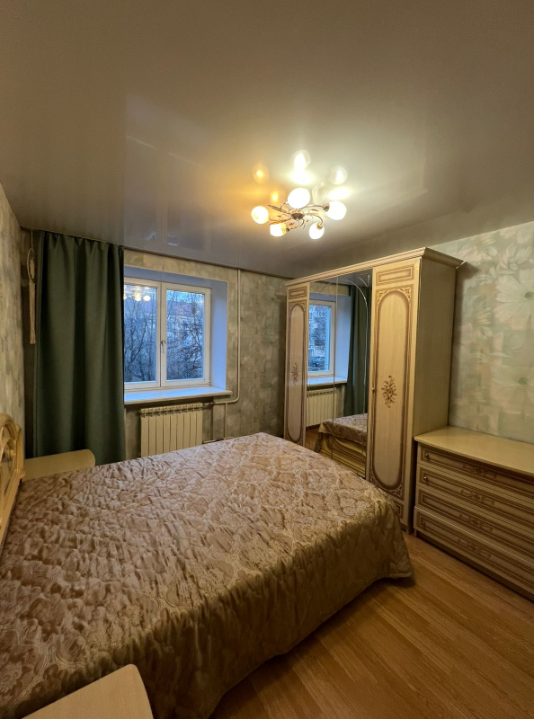 Продажа 3-комнатной квартиры, Курган, Красина улица,  75а