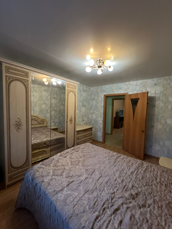 Продажа 3-комнатной квартиры, Курган, Красина улица,  75а