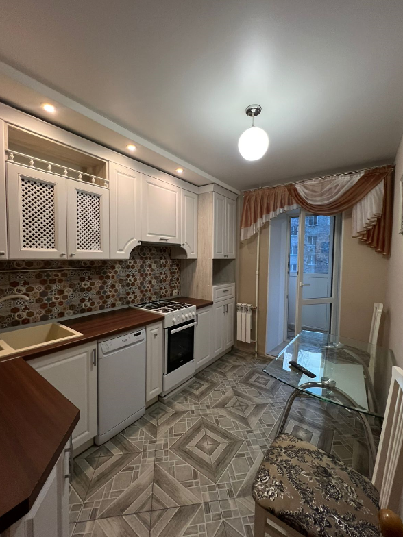 Продажа 3-комнатной квартиры, Курган, Красина улица,  75а