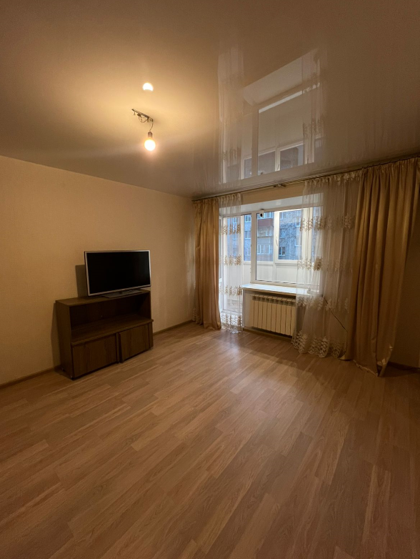 Продажа 3-комнатной квартиры, Курган, Красина улица,  75а