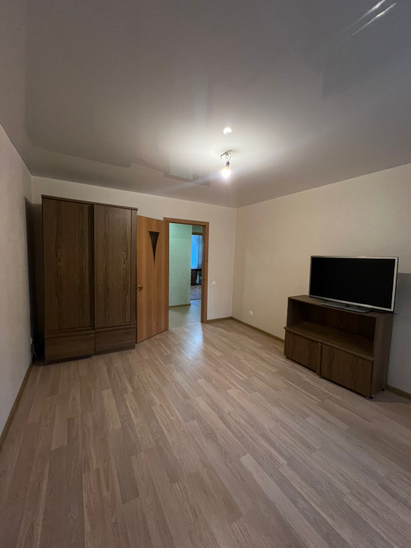 Продажа 3-комнатной квартиры, Курган, Красина улица,  75а