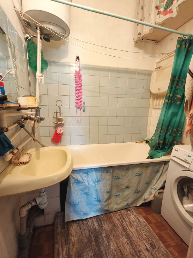 Продажа 2-комнатной квартиры, Курган, Коли Мяготина улица,  128