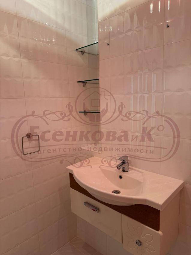 Продажа 2-комнатной квартиры, Курган, 4 микрорайон,  24