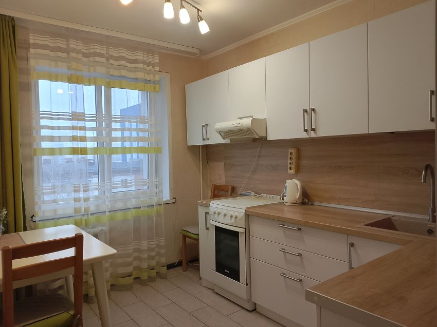 Продажа 3-комнатной квартиры, Курган, 5 микрорайон,  9