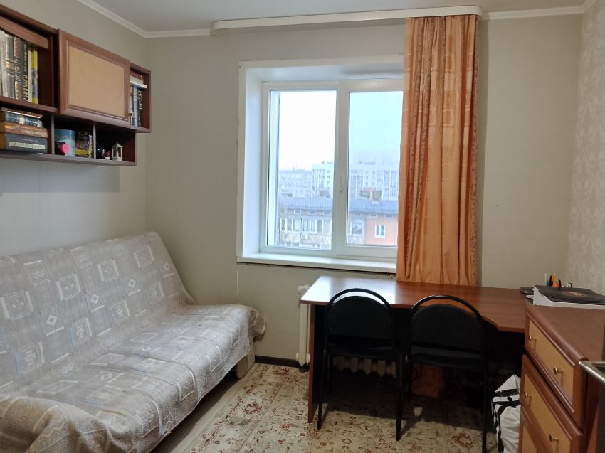 Продажа 3-комнатной квартиры, Курган, 5 микрорайон,  9