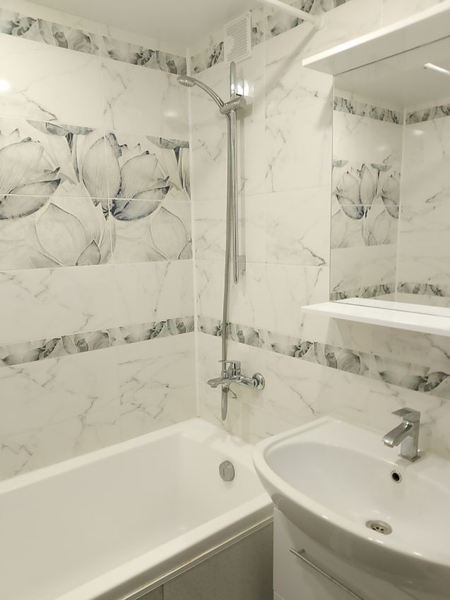 Продажа 3-комнатной квартиры, Курган, 5 микрорайон,  9