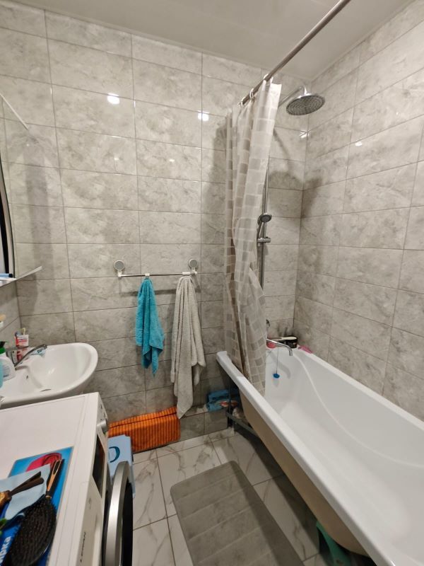 Продажа 2-комнатной квартиры, Курган, 12 микрорайон,  25