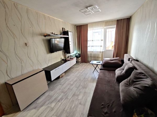 Продажа 3-комнатной квартиры, Курган, Урицкого улица,  130