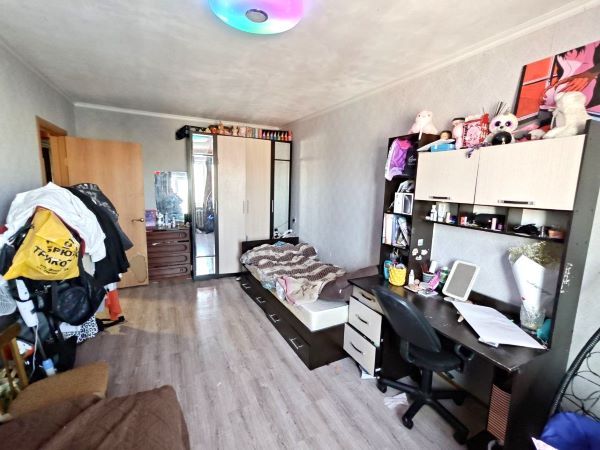 Продажа 3-комнатной квартиры, Курган, Урицкого улица,  130