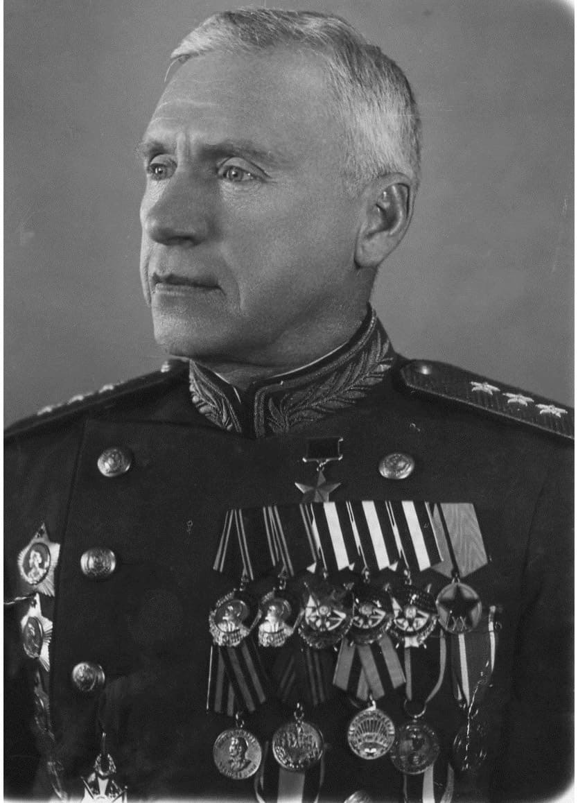 Цветаев Вячеслав Дмитриевич - командующий 5-й УА ЮФ, генерал-лейтенант