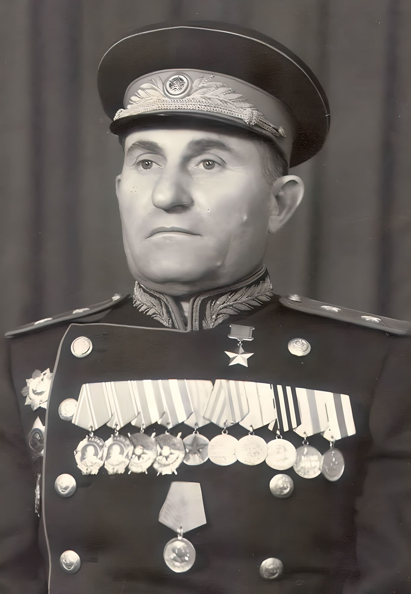 Свиридов Карп Васильевич - командир 2-го гв. мк ЮФ, генерал-лейтенант