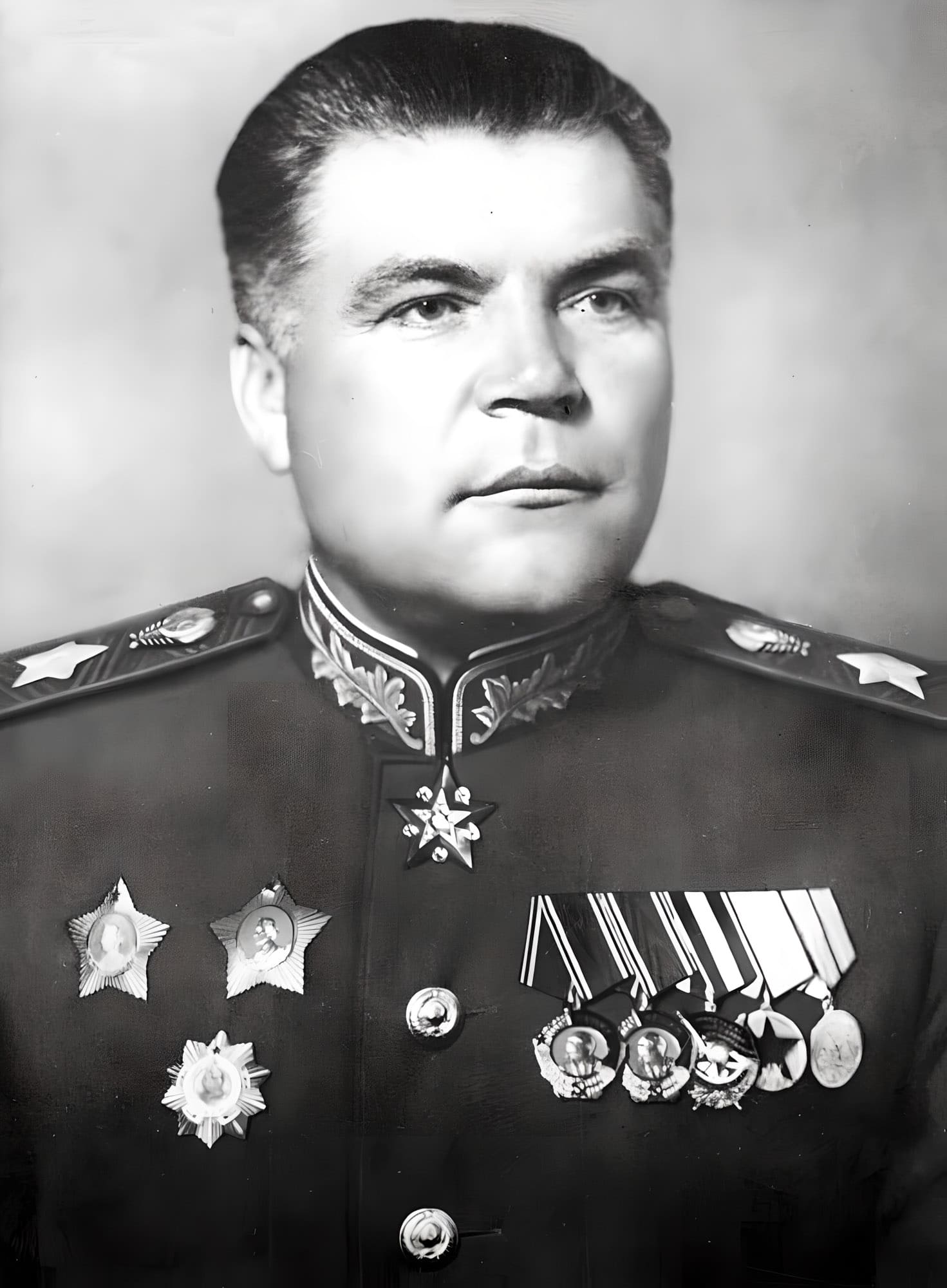 Малиновский Родион Яковлевич - командующий войсками ЮЗФ, генерал армии
