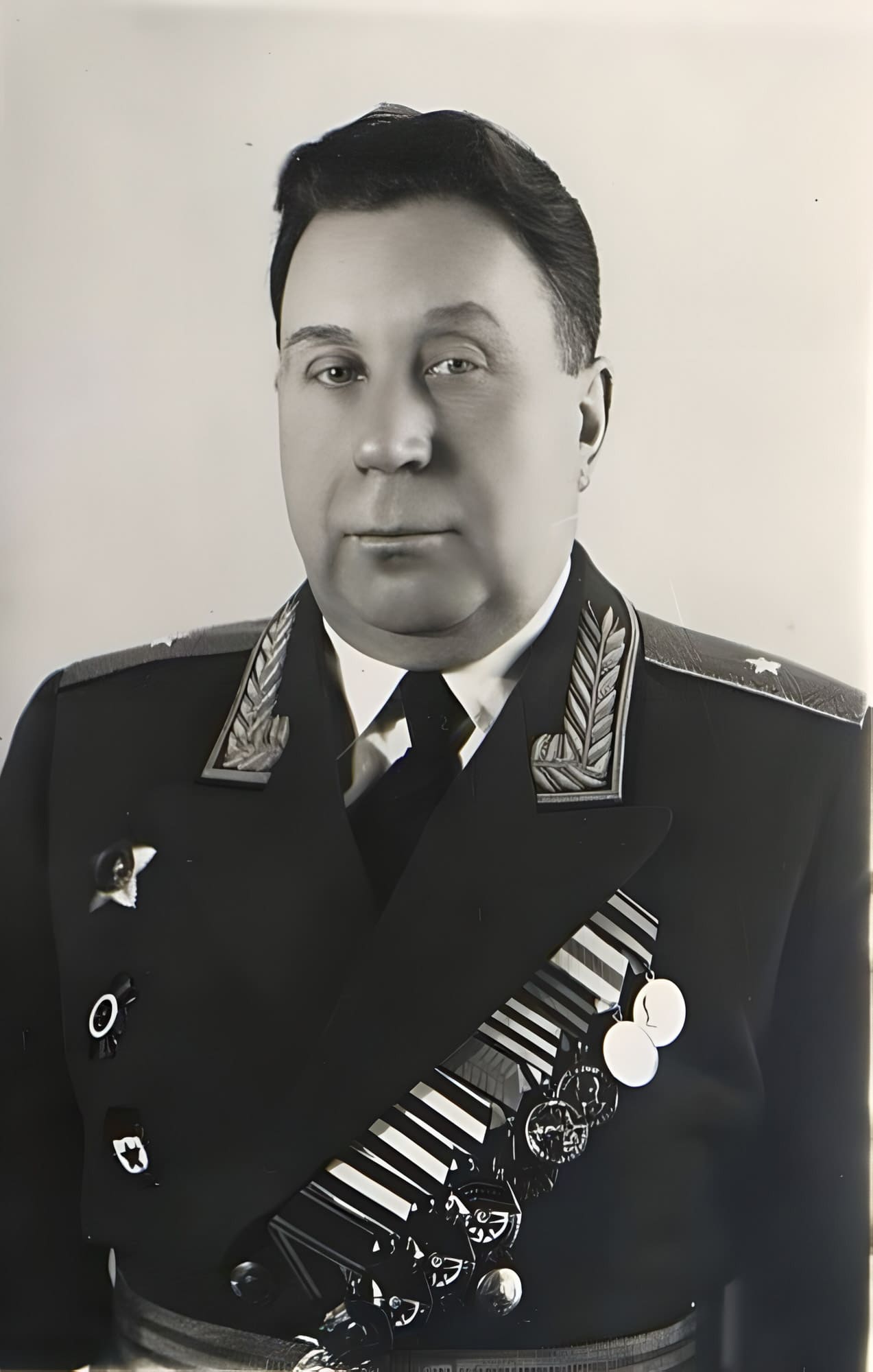 Маковчук Николай Матвеевич - командир 34-го гв. ск ЮЗФ, генерал-майор