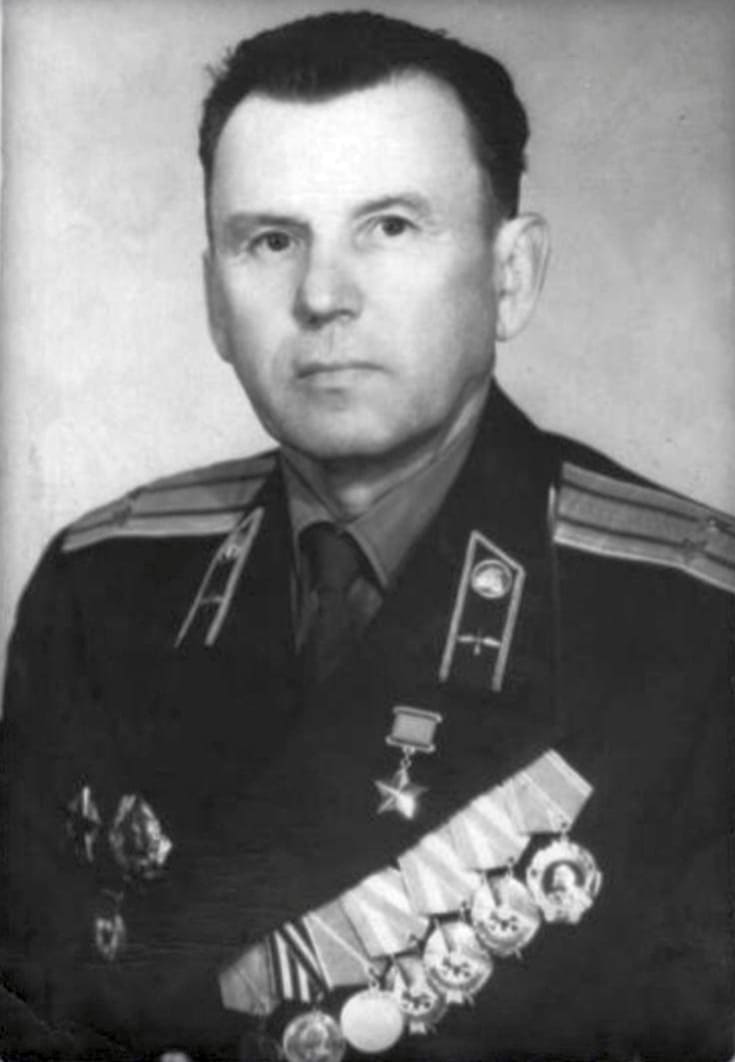 Кобелев Александр Иванович - командир аэ 951-го шап 306-й шад 17-й ВА 3-го УкрФ, капитан