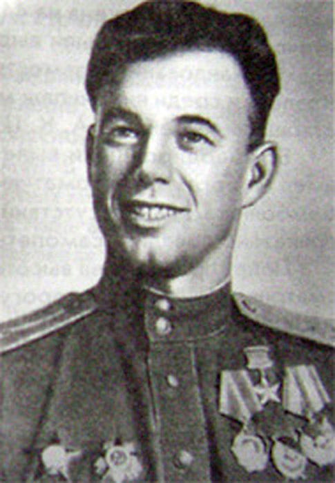 Шевкунов Анатолий Константинович - командир звена 449-го бап 244-й бад 17-й ВА 3-го УкрФ, лейтенант