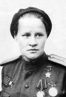 Батракова Мария Степановна - комсорг 1-го сб 463-го сп 118-й сд 28-й А 4-го УкрФ, гвардии младший лейтенант
