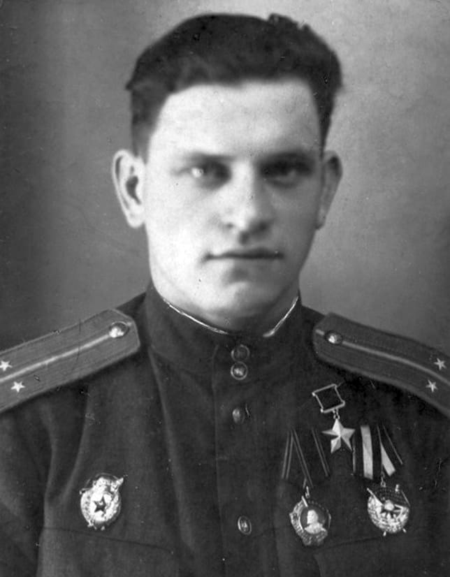 Павлов Лаврентий Петрович - летчик 76-го гв. шап 1-й гв. шад 8-й ВА 4-го УкрФ, гвардии младший лейтенант