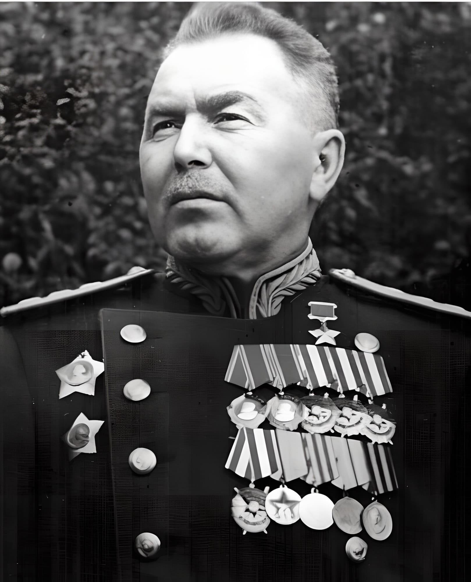 Кузнецов Василий Иванович - командующий 1-й гв. А ЮЗФ, генерал-полковник.