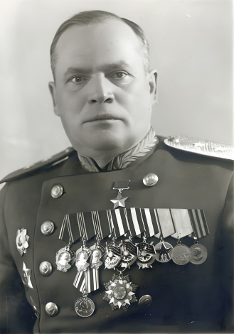 Алферов Иван Прокопьевич - командир 6-го гв. ск ЮЗФ, генерал-майор