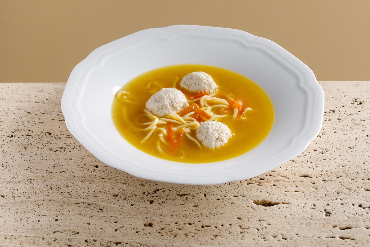 Chicken soup with meatballs*
