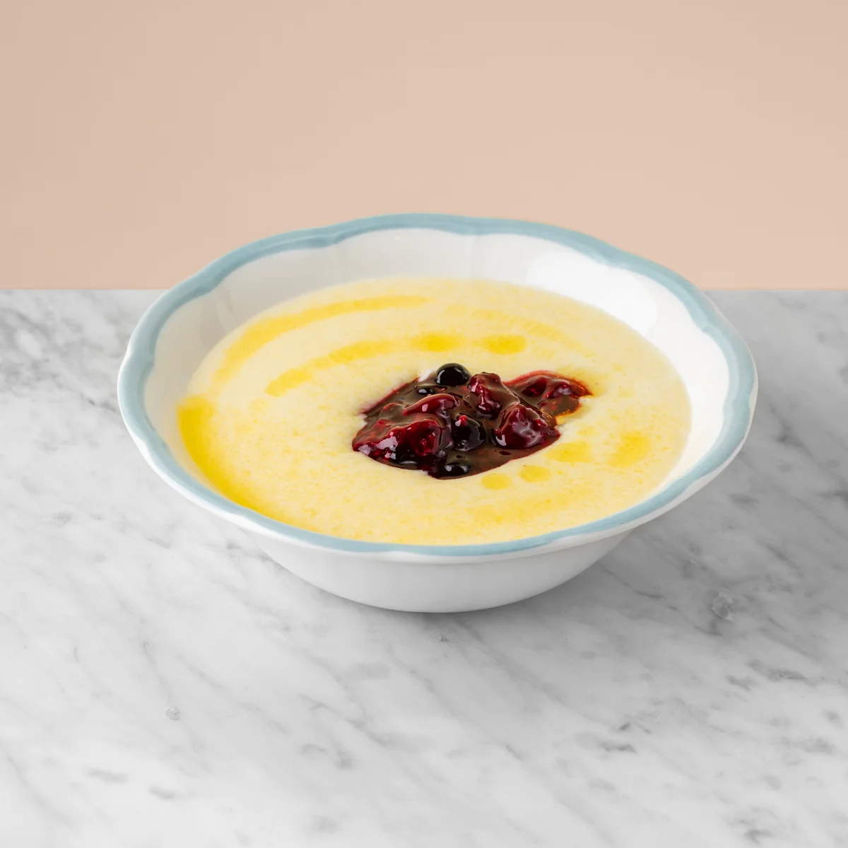 1Corn porridge with berries
