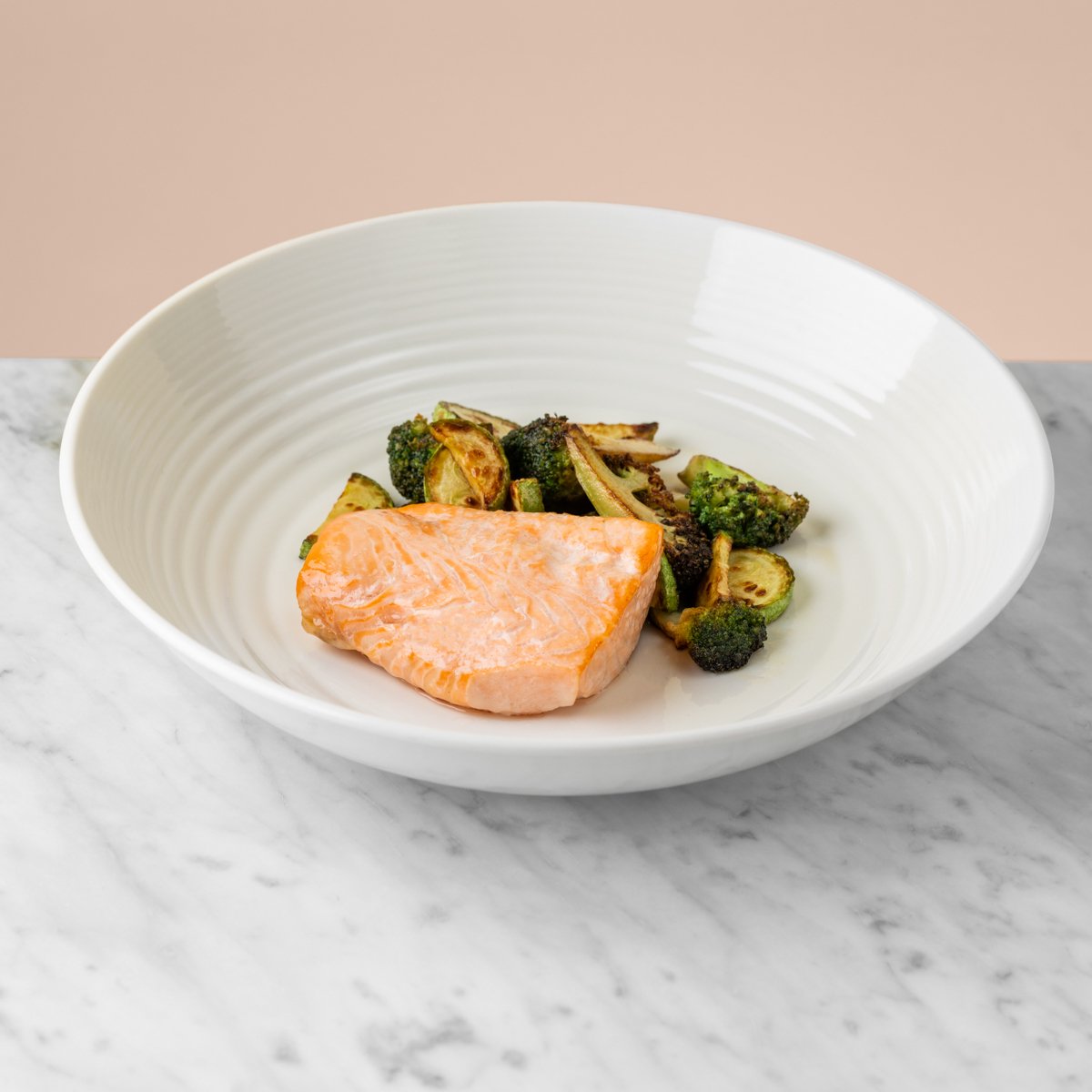 Salmon with fried broccoli and zucchini 