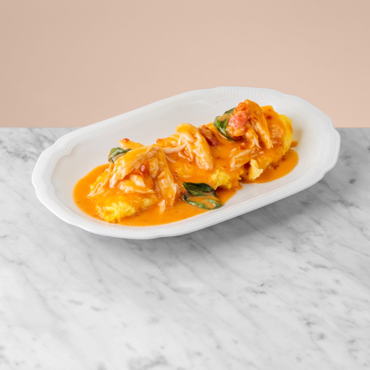 Omelet with king crab and tomato