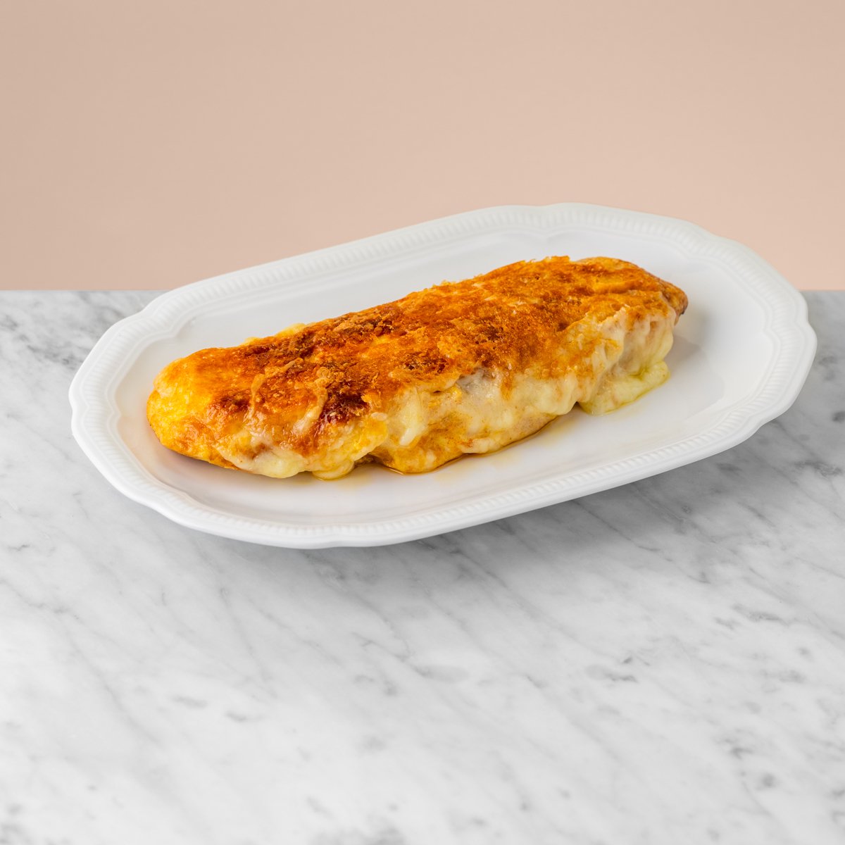 Omelet with turkey ham and mozarella