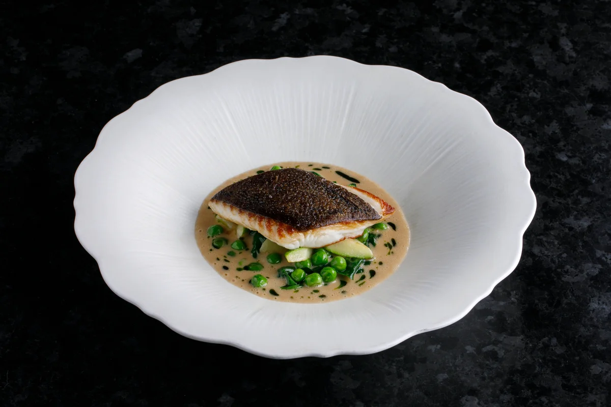 Камбала с зелеными овощами