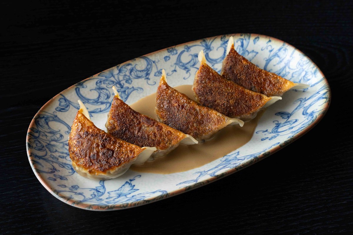 Гёдза с грибами и трюфельным соусом