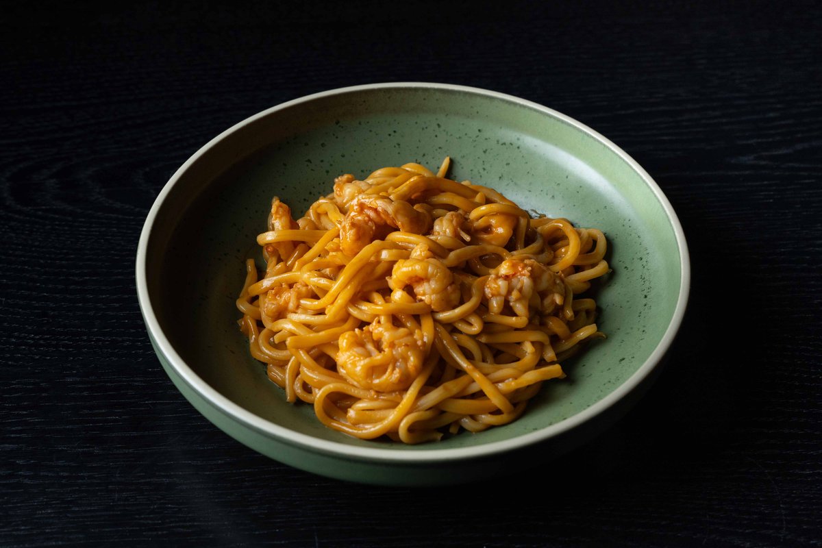 Пшеничная лапша с биском и креветками