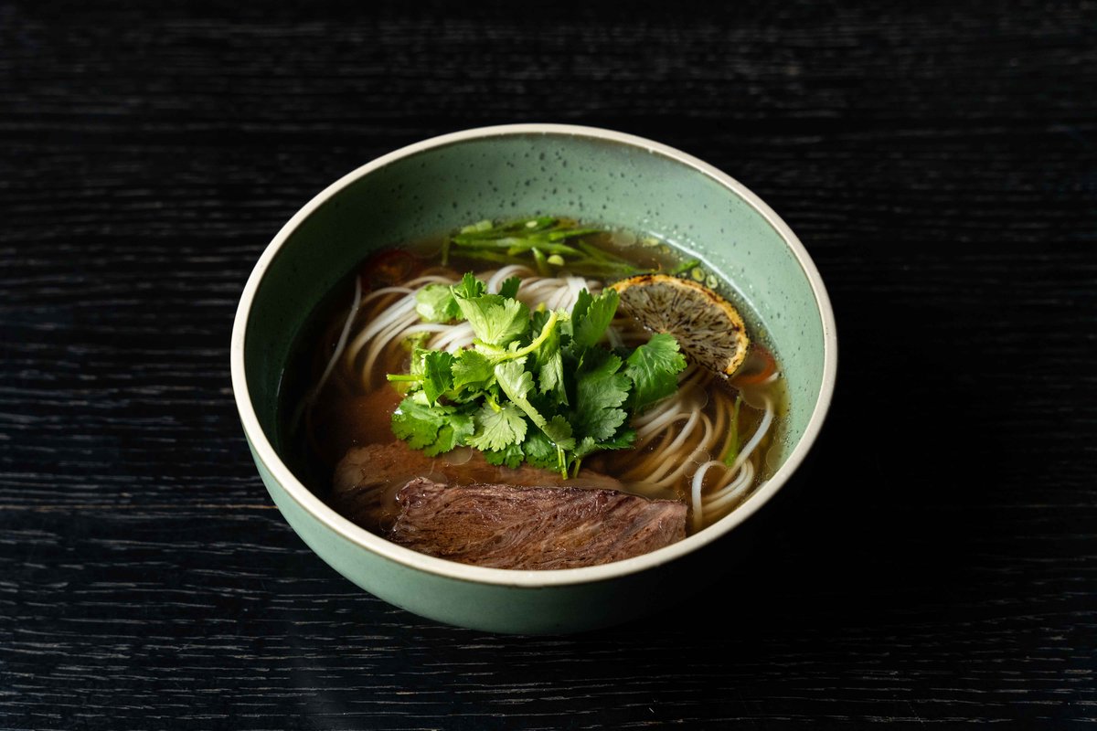 Говяжий бульон с рисовой лапшой