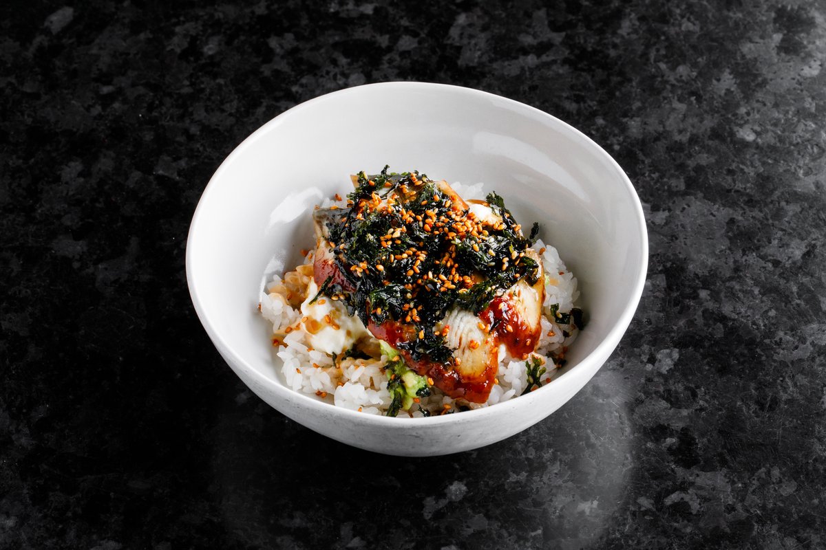 Поке с угрем и молодым сыром