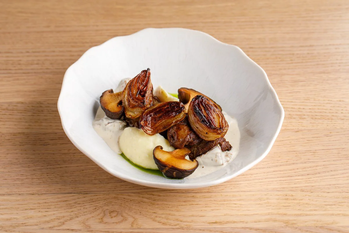 Куриная печень с белыми грибами