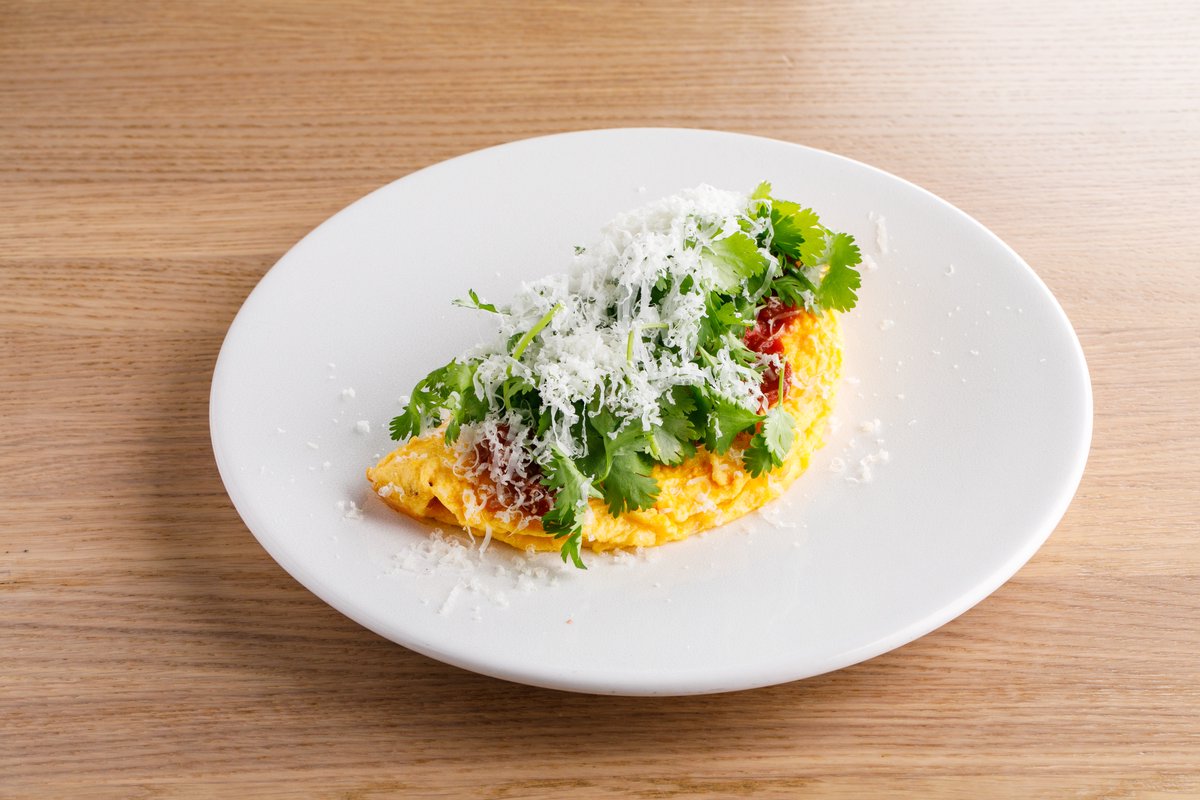 Омлет с томатами и фетой