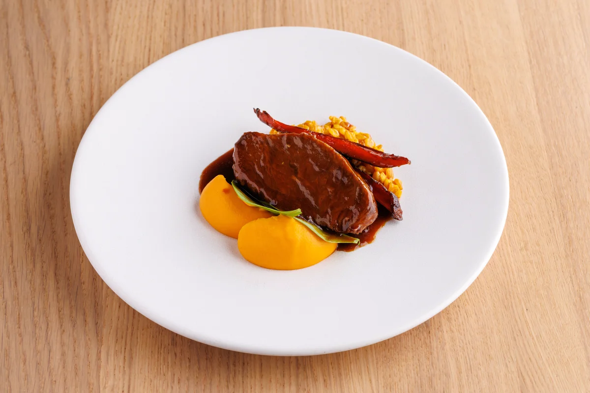 Телячьи щеки с полбой