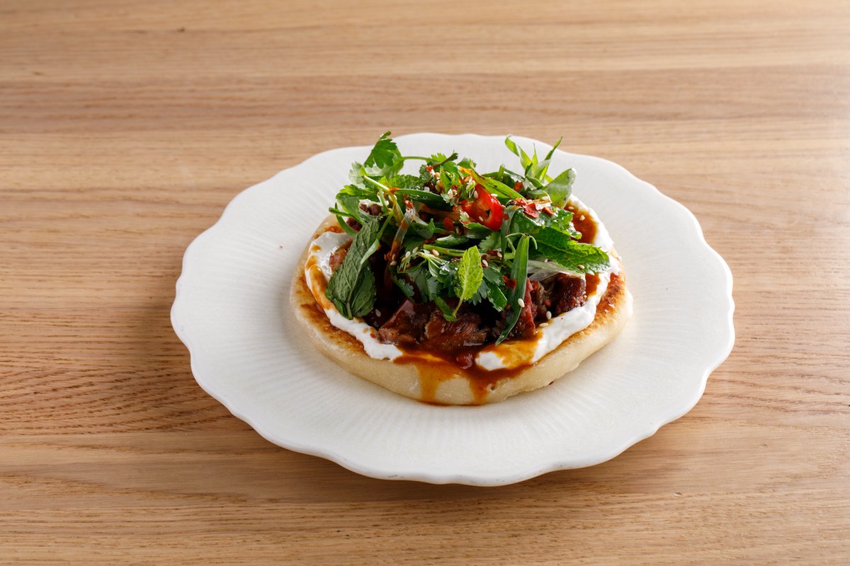 Лепешка с ягненком и йогуртом